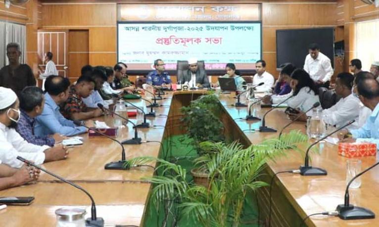 গোপালগঞ্জে ১২৮৫ মণ্ডপে চলছে দুর্গাপূজার প্রস্তুতি