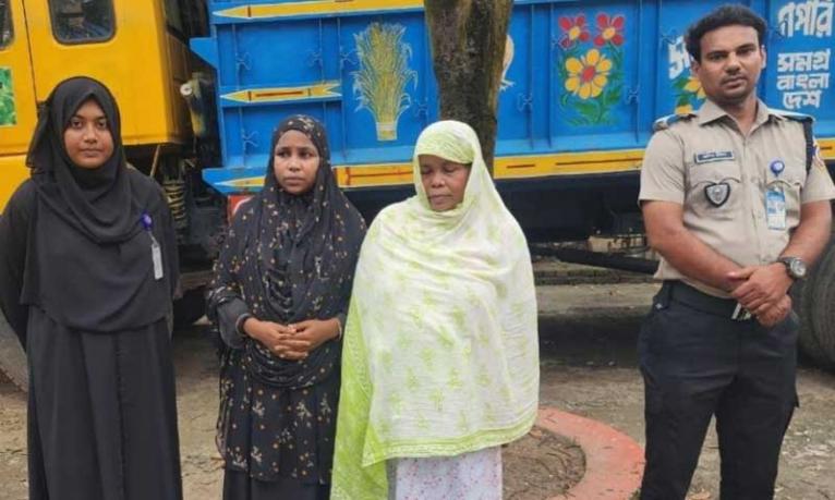 নারায়ণগঞ্জে ১০ কেজি গাঁজাসহ দুই নারী মাদক ব্যবসায়ী গ্রেপ্তার