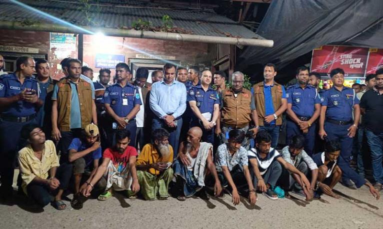 নারায়ণগঞ্জে রেলস্টেশনে অভিযানে ৯ জনকে কারাদণ্ড, আটক ১৮
