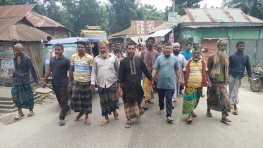নৈশ্য প্রহরীকে মারধরের প্রতিবাদে জামালপুরে ব্যবসায়ীদের বিক্ষোভ সমাবেশ