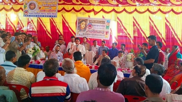 ফরিদপুরে অর্ধশতাধিক পূজামণ্ডপ পরিদর্শন ও শুভেচ্ছা বিনিময় করলেন এ. কে. আজাদ