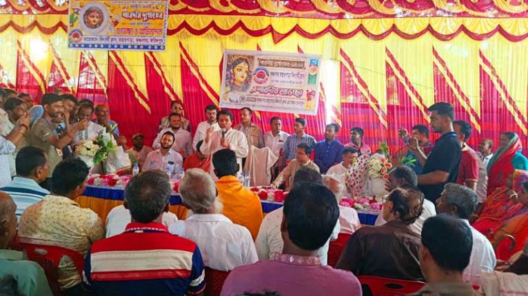 ফরিদপুরে অর্ধশতাধিক পূজামণ্ডপ পরিদর্শন ও শুভেচ্ছা বিনিময় করলেন এ. কে. আজাদ