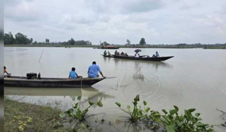 নৌকাডুবিতে নিখোঁজ শিশু শোভার মরদেহ উদ্ধার, মায়ের পাশেই দাফন