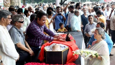 শহীদ মিনারে বদরুদ্দীন উমরকে সর্বস্তরের জনগণের শেষ শ্রদ্ধা