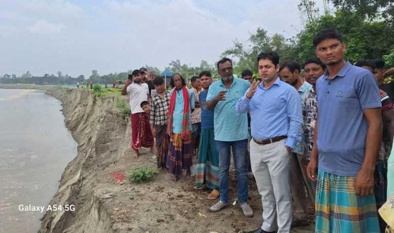 ব্রহ্মপুত্রের ভাঙনে দিশাহারা এলাকাবাসী, নদীশাসন চান ক্ষতিগ্রস্তরা