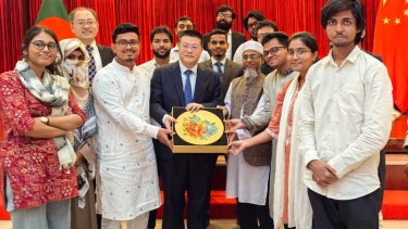 চীনা রাষ্ট্রদূতের সাথে ডাকসু নেতৃবৃন্দের সাক্ষাৎ