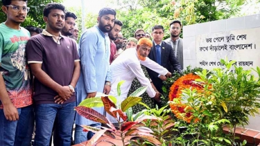 জুলাই শহীদ সাকিব রায়হানের কবরে শ্রদ্ধা নতুন ডিসির