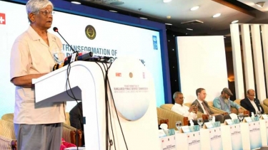 একীভূত হওয়া ব্যাংকগুলোতে আমানতকারীদের অর্থ সম্পূর্ণ সুরক্ষিত থাকবে : অর্থ উপদেষ্টা