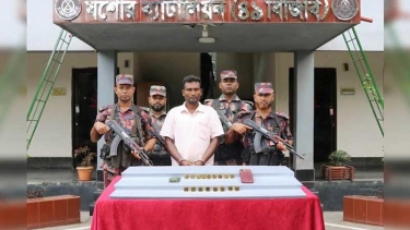 যশোরে ১৭টি স্বর্ণের বার সহ একজন আটক