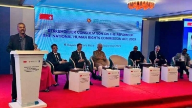 অন্তর্বর্তী সরকার মানবাধিকার রক্ষায় একটি মাইলফলক স্থাপন করে যেতে চায় : আইন উপদেষ্টা