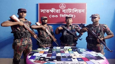 সাতক্ষীরা সীমান্ত থেকে বিভিন্ন ব্রান্ডের মোবাইল জব্দ