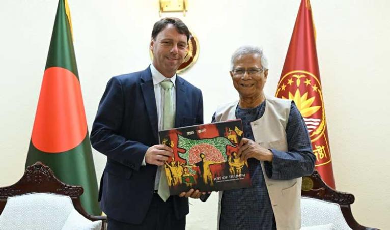 যুক্তরাষ্ট্রের সঙ্গে বাণিজ্যিক সম্পর্ক আরও জোরদার করতে চায় বাংলাদেশ : প্রধান উপদেষ্টা