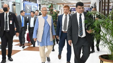 নিউইয়র্কের উদ্দেশে ঢাকা ছাড়লেন প্রধান উপদেষ্টা