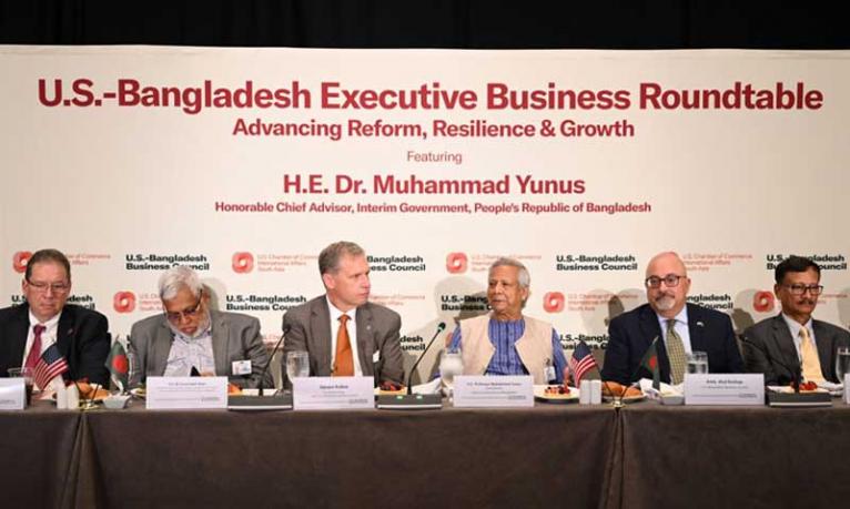 মার্কিন কোম্পানিকে বাংলাদেশে আরও বিনিয়োগের আহ্বান প্রধান উপদেষ্টার