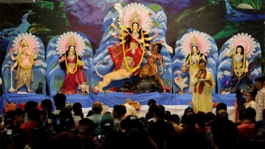 মহাসপ্তমী উদযাপিত: আগামীকাল অষ্টমী ও কুমারী পূজা