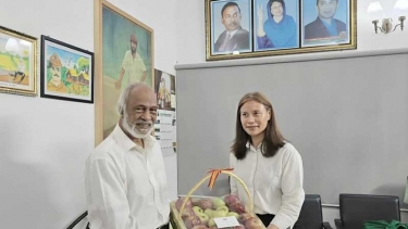 খালেদা জিয়াকে মৌসুমি ফল পাঠিয়েছেন ভুটানের রাষ্ট্রদূত