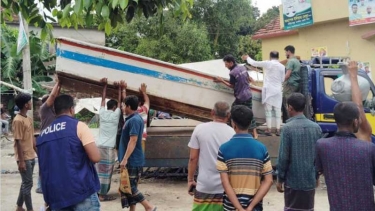আড়াইহাজারে নৌপথে চাঁদাবাজির চেষ্টা, স্থানীয়দের ধাওয়ায় পালালো দুর্বৃত্তরা