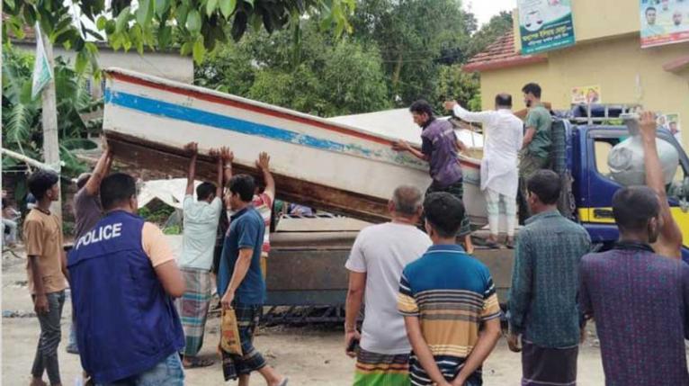 আড়াইহাজারে নৌপথে চাঁদাবাজির চেষ্টা, স্থানীয়দের ধাওয়ায় পালালো দুর্বৃত্তরা