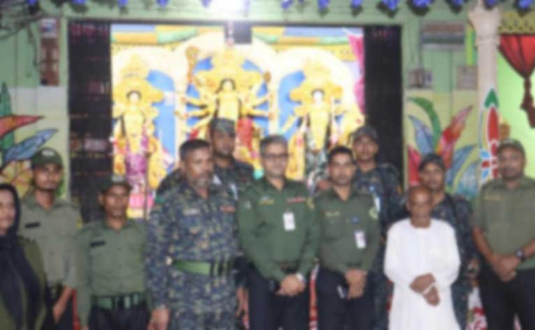 জামালপুরে পূজা মণ্ডপ ঘিরে কঠোর নিরাপত্তা, দায়িত্বে আনসার-ভিডিপি