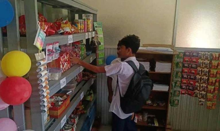 নারায়ণগঞ্জে বিক্রেতাহীন ‘সততা স্টোর’ চালু করল দুদক