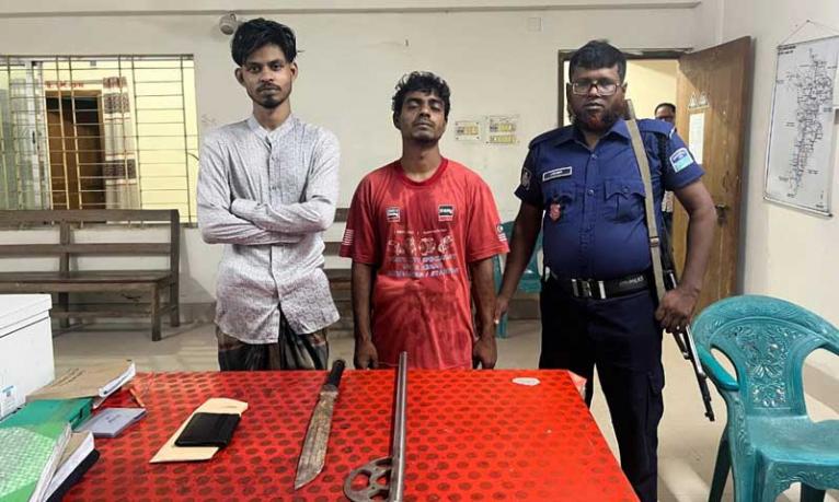 জামালপুরে সাংবাদিকের বাড়িতে সন্ত্রাসী হামলায় দুই যুবক আটক