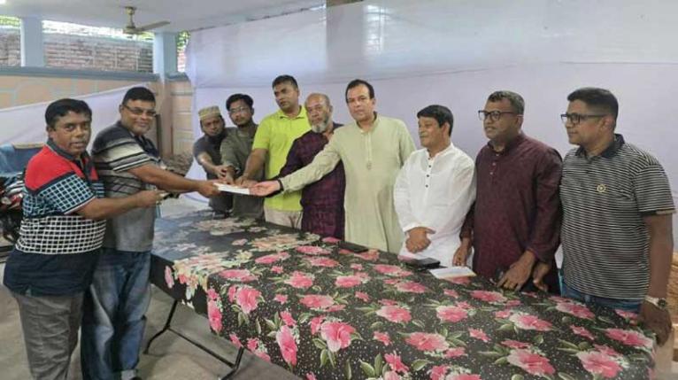 ফতুল্লার ১০টি মন্দিরে রিয়াদ চৌধুরীর আর্থিক সহায়তা