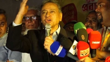 আমরা সবাই একসঙ্গে এগিয়ে যাচ্ছি : আমীর খসরু