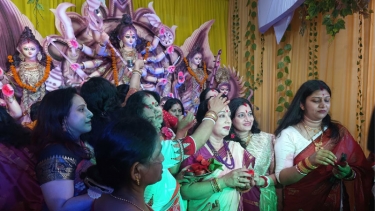 রাজশাহীর পূজামণ্ডপগুলোতে বেজে উঠছে বিদায়ের সুর