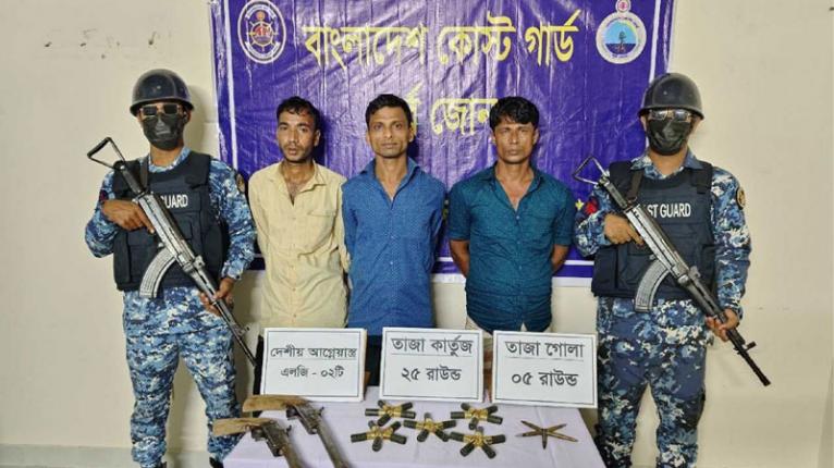 মহেশখালীতে দেশীয় অস্ত্রসহ তিন সন্ত্রাসী আটক