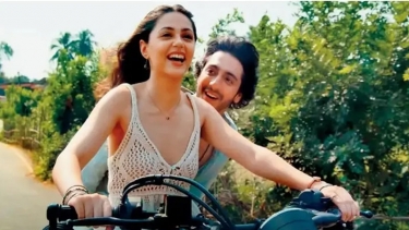 বাস্তবেই প্রেম করছেন ‘সাইয়ারা’ জুটি!