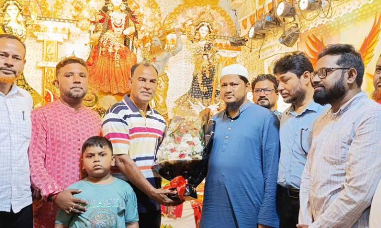 নারায়ণগঞ্জে বিভিন্ন পূজামণ্ডপ পরিদর্শন করলেন জামায়াত নেতারা