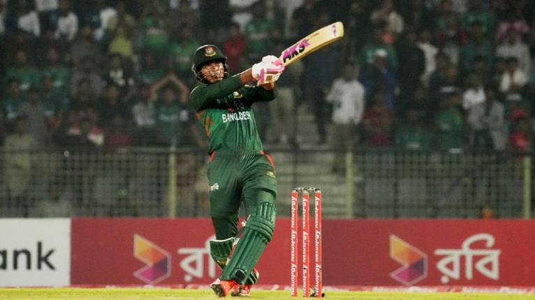 রিশাদ ঝড়ে আজও দুইশ পেরোলো বাংলাদেশ