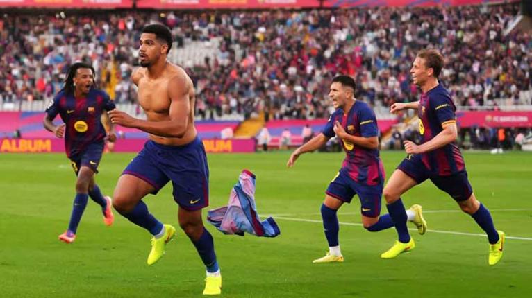 রোমাঞ্চকর জয়ে রিয়ালকে হটিয়ে শীর্ষে ফিরল বার্সেলোনা