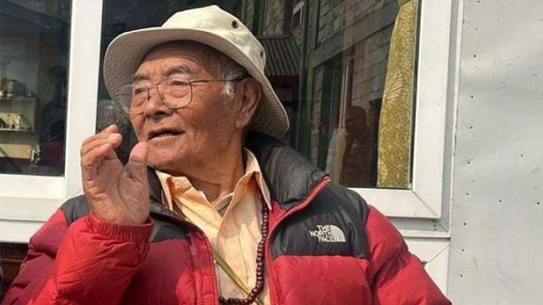 এভারেস্টের প্রথম অভিযানের সহযাত্রী কাঞ্চা শেরপা মারা গেছেন