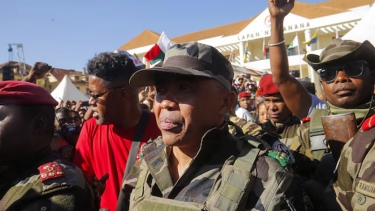 মাদাগাস্কারের অন্তর্বর্তী প্রেসিডেন্ট হিসেবে শপথ নিলেন রান্ড্রিয়ানিরিনা