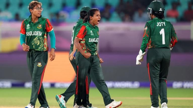 বাঁচা-মরার লড়াইয়ে টস হেরে ফিল্ডিংয়ে বাংলাদেশ