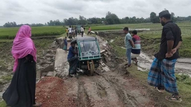 জামালপুরের গ্রামীণ সড়ক, মরণফাঁদে পরিণত !