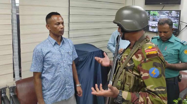 সেনা অভিযানে ভুয়া ডিজিএফআই কর্মকর্তা গ্রেফতার