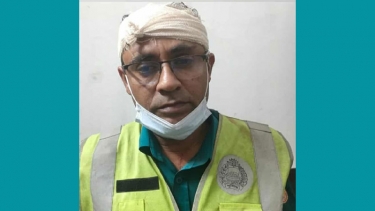 এবার ট্রাফিক পুলিশের মাথা ফাটালেন অটোচালক