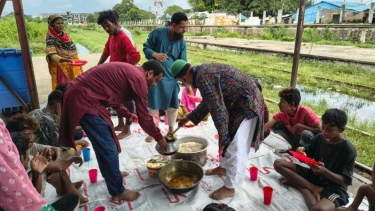 পথশিশুদের পাশে অ্যাডভোকেট টিপু