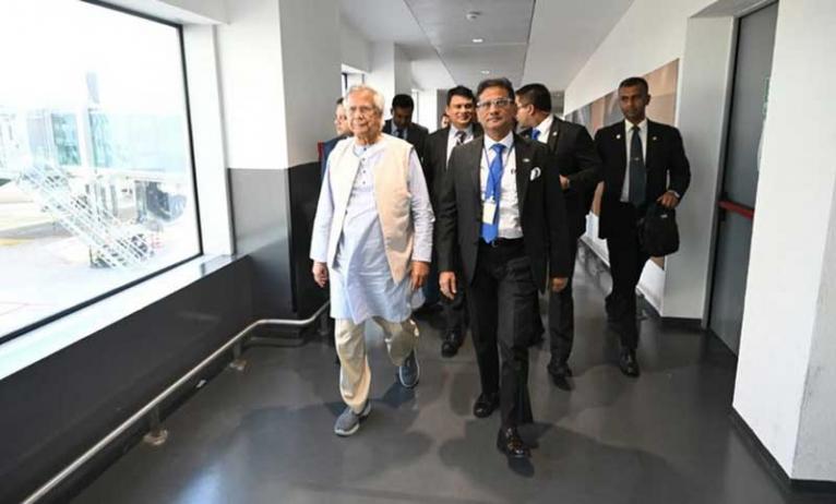প্রধান উপদেষ্টা রোম পৌঁছেছেন