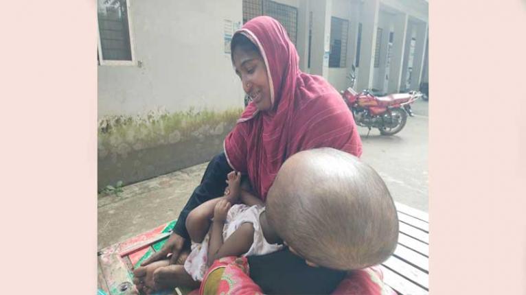 মেয়ের জীবন বাঁচাতে আকুতি, বিত্তবানদের দিকে চেয়ে বাবা-মা