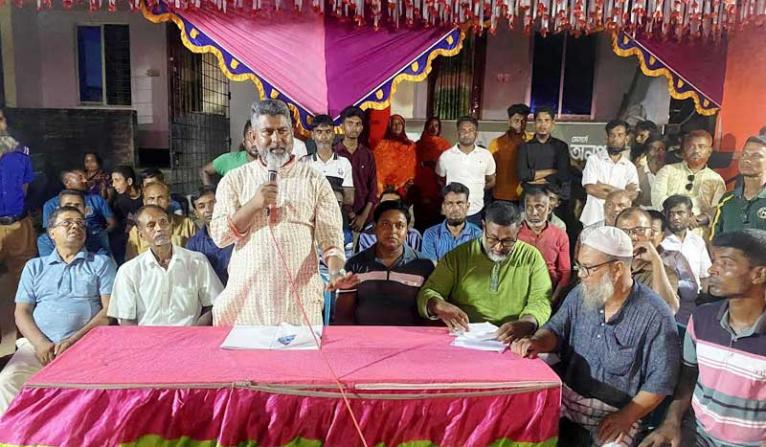 নওগাঁয় পূজামণ্ডপ পরিদর্শন করলেন কৃষকদল নেতা ফজলে হুদা