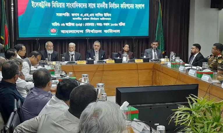 স্বচ্ছভাবে আয়নার মত পরিস্কার নির্বাচন করতে চাই : সিইসি