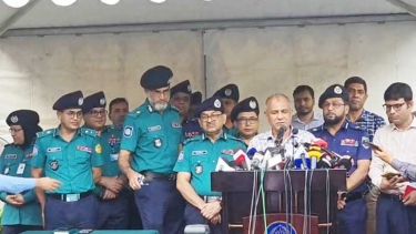 আগামী জাতীয় সংসদ নির্বাচন অবাধ, নিরপেক্ষ ও উৎসবমুখর পরিবেশে হবে : স্বরাষ্ট্র উপদেষ্টা