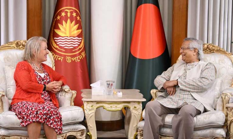 যুক্তরাজ্যের বাণিজ্য দূতকে প্রধান উপদেষ্টা : ফেব্রুয়ারির প্রথমার্ধে নির্বাচন আয়োজনে সরকার অঙ্গীকারবদ্ধ