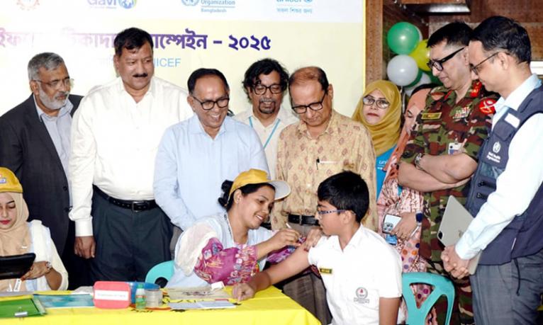 টাইফয়েড প্রতিরোধে সকলকে সতর্ক থাকতে হবে : প্রাথমিক ও গণশিক্ষা উপদেষ্টা