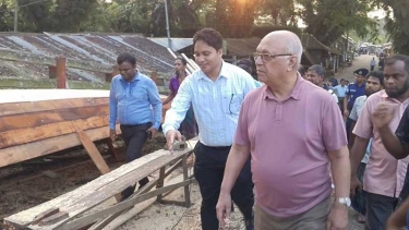 উদ্ধার কার্যক্রমে স্থানীয় নৌকা ব্যবহারের ওপর আমরা গুরুত্ব দিচ্ছি : ত্রাণ উপদেষ্টা