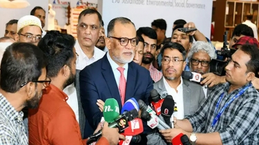সরকার ভোজ্যতেলের দাম বাড়ায়নি : বাণিজ্য উপদেষ্টা