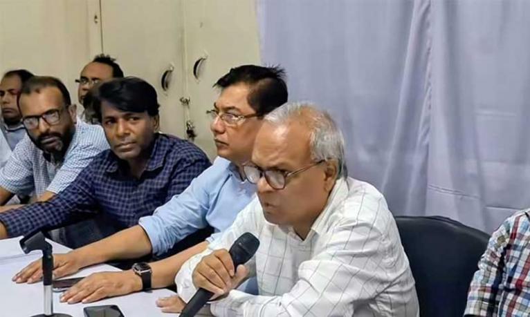 গণতন্ত্রের অভিযাত্রায় সংকট সৃষ্টি হলে ‘কালো ঘোড়ার অনুপ্রবেশ’ হতে পারে : রিজভী